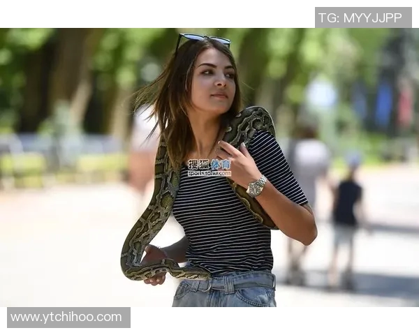 国外足球明星与亚洲美女的浪漫邂逅与精彩瞬间揭秘 国外足球明星与亚洲美女的浪漫邂逅与精彩瞬间揭秘