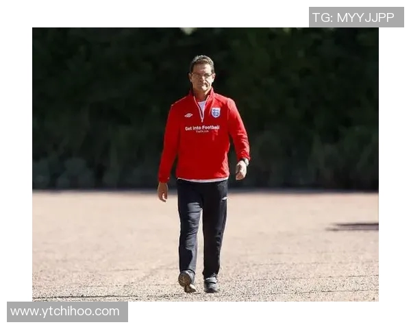 足球明星与黑色皮衣女神的魅力碰撞时刻精彩瞬间回顾